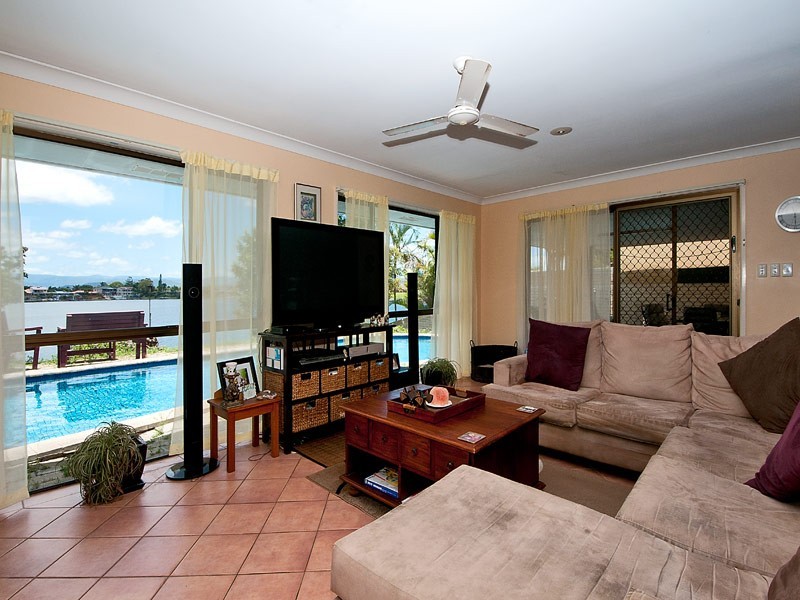 59 Volante Crescent, Mermaid Waters QLD 4218