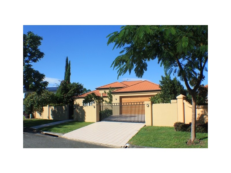 17 Cheval Court, Benowa Waters QLD 4217