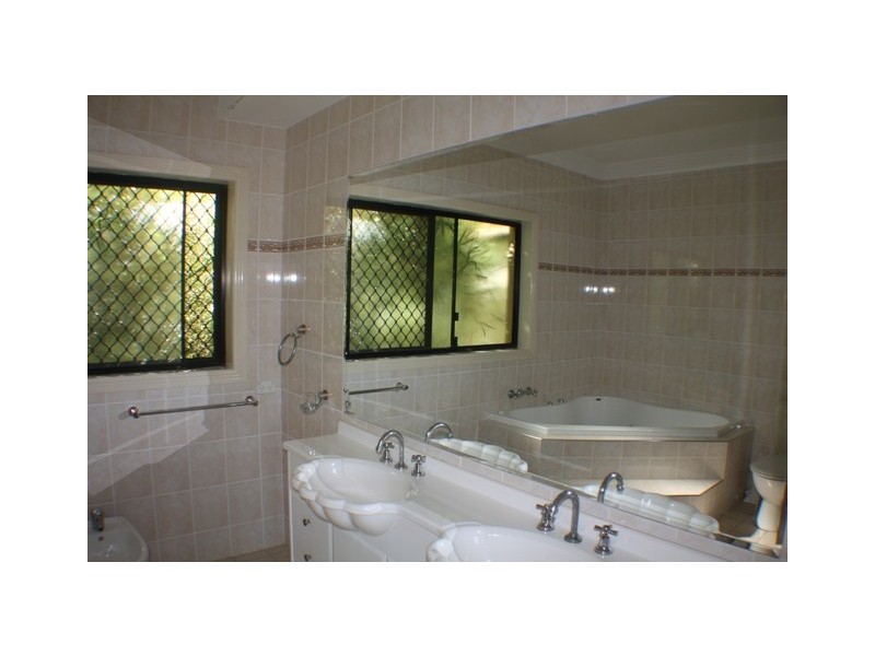 17 Cheval Court, Benowa Waters QLD 4217