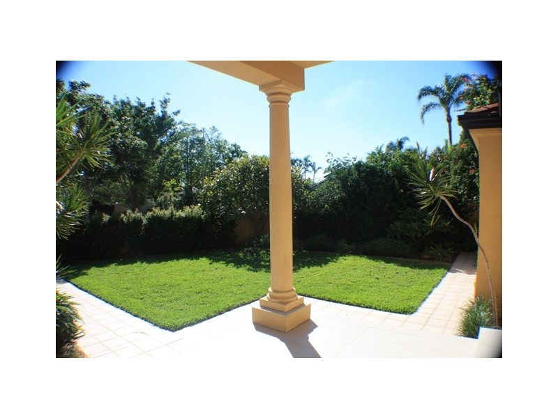 17 Cheval Court, Benowa Waters QLD 4217