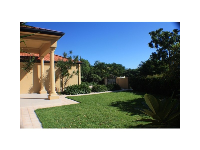 17 Cheval Court, Benowa Waters QLD 4217