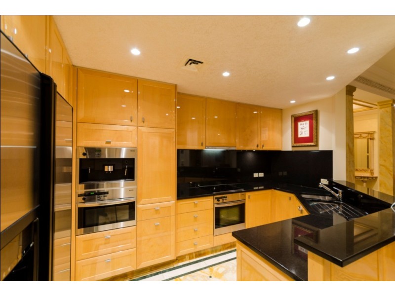 Condominium 60 Palazzo Versace, 94 Seaworld Drive, Main Beach QLD 4217