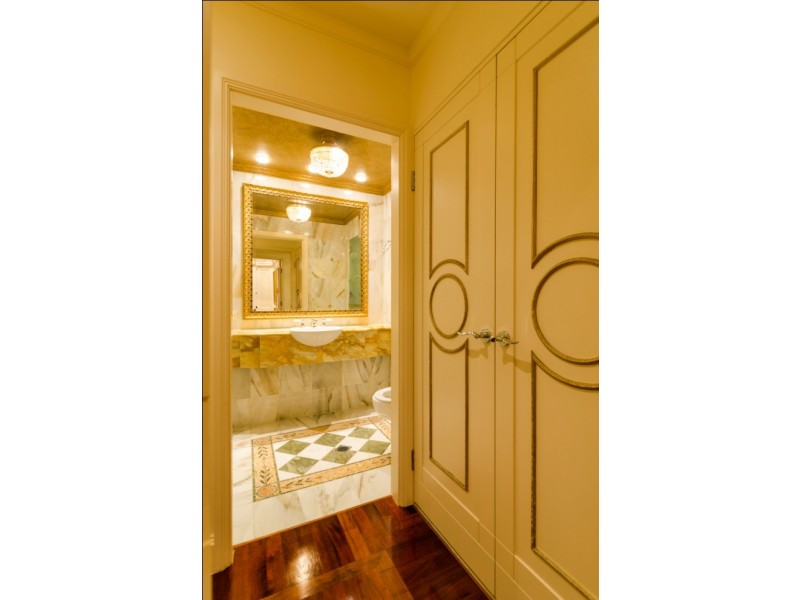 Condominium 60 Palazzo Versace, 94 Seaworld Drive, Main Beach QLD 4217