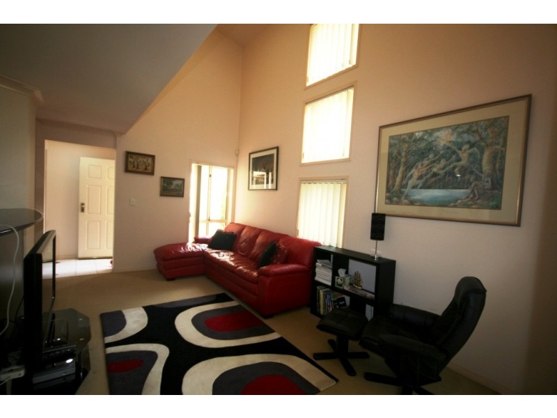 1/27 Heeb Street, Bundall QLD 4217