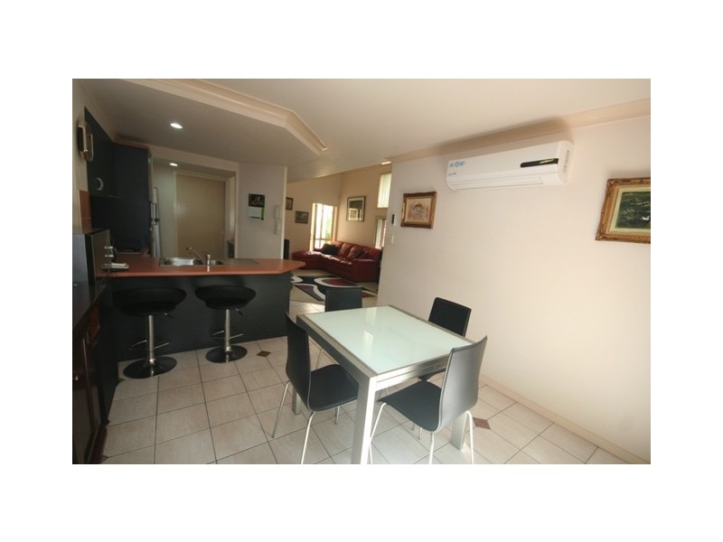 1/27 Heeb Street, Bundall QLD 4217