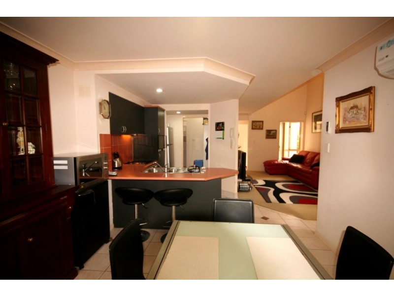 1/27 Heeb Street, Bundall QLD 4217