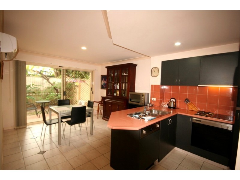 1/27 Heeb Street, Bundall QLD 4217