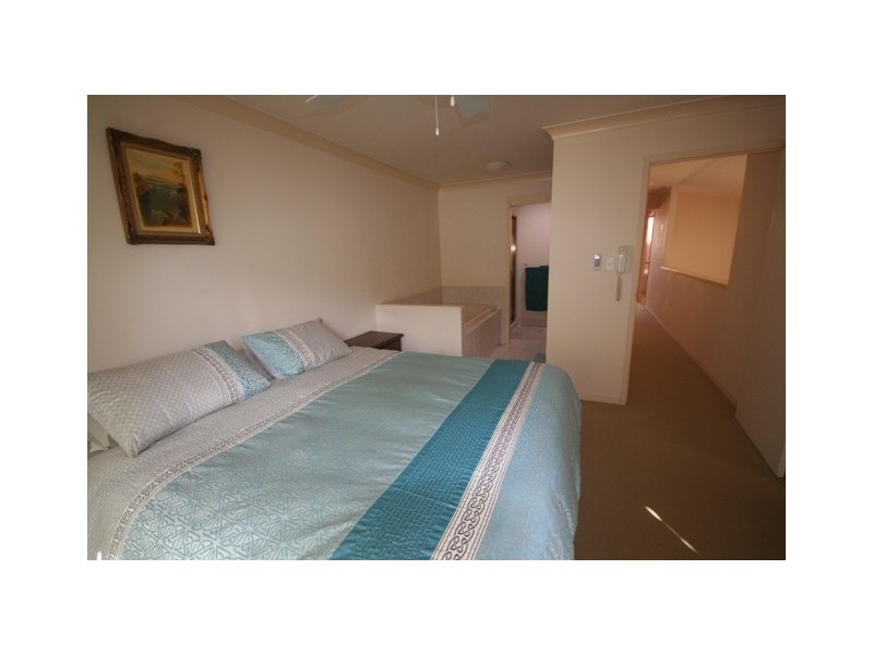 1/27 Heeb Street, Bundall QLD 4217