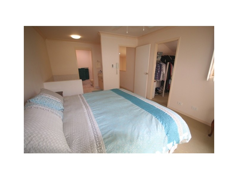 1/27 Heeb Street, Bundall QLD 4217