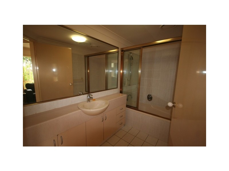 1/27 Heeb Street, Bundall QLD 4217