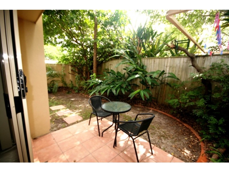 1/27 Heeb Street, Bundall QLD 4217