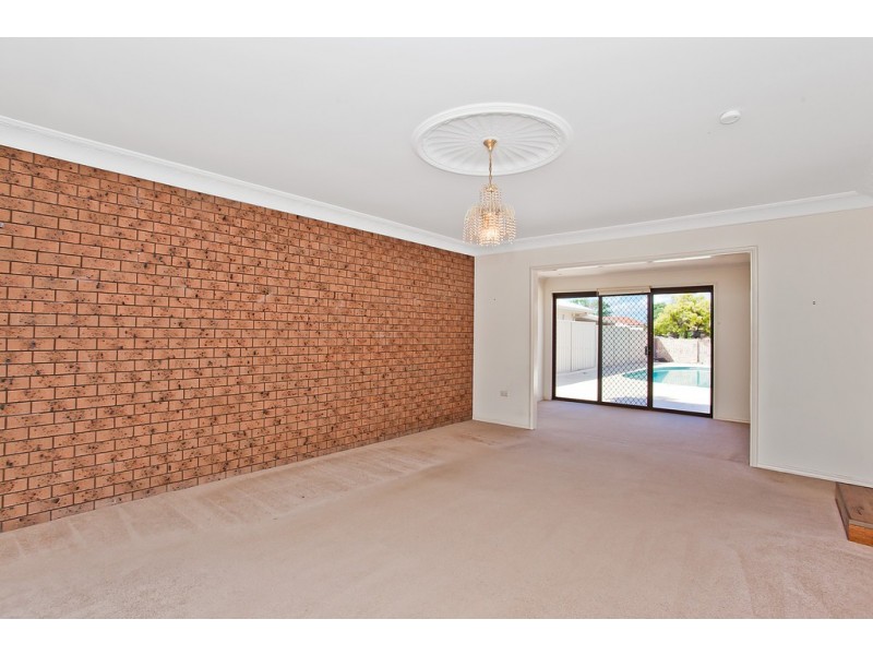 56 Arcadia Drive, Mermaid Waters QLD 4218