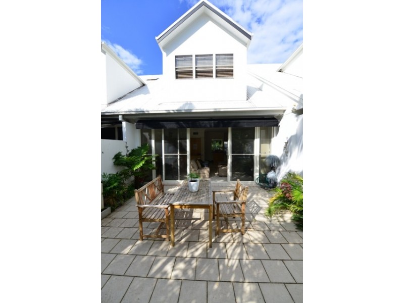 13 ‘Raffles’ 103 Salerno Street, Isle Of Capri QLD 4217