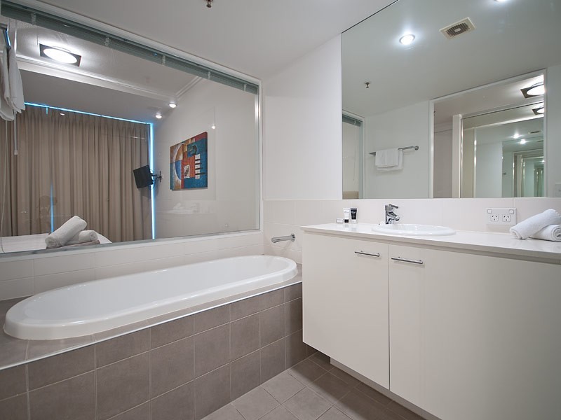 2501 ‘Freshwater Point’ 33 TE Peters Drive, Broadbeach QLD 4218