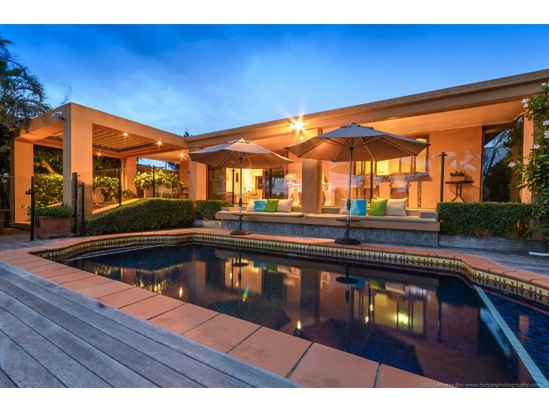 9 Etna Street, Isle Of Capri QLD 4217