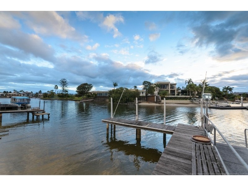 9 Etna Street, Isle Of Capri QLD 4217