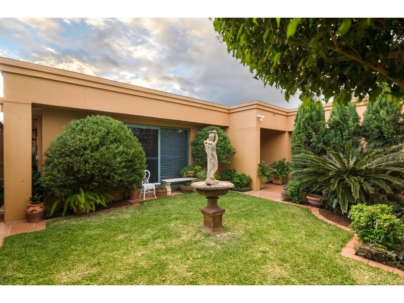 9 Etna Street, Isle Of Capri QLD 4217
