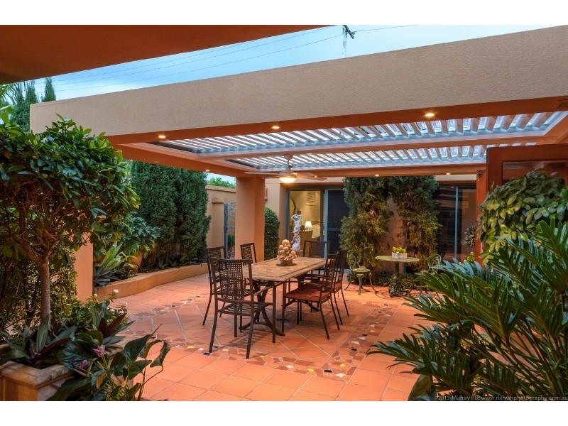 9 Etna Street, Isle Of Capri QLD 4217