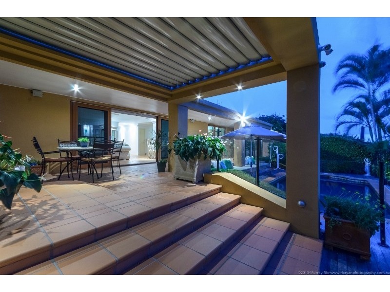 9 Etna Street, Isle Of Capri QLD 4217