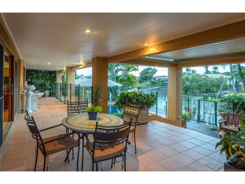 9 Etna Street, Isle Of Capri QLD 4217