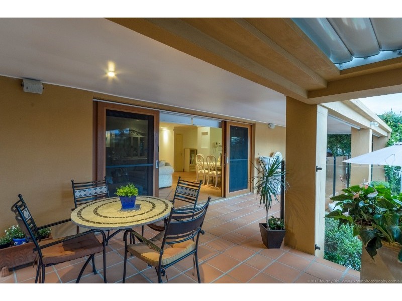 9 Etna Street, Isle Of Capri QLD 4217