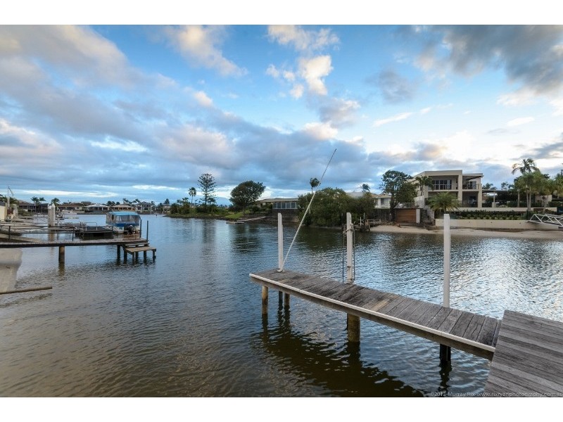 9 Etna Street, Isle Of Capri QLD 4217