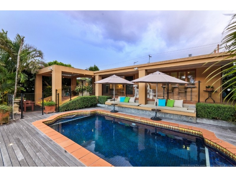 9 Etna Street, Isle Of Capri QLD 4217