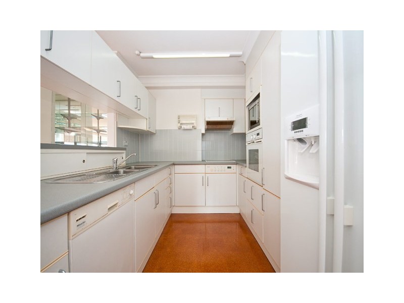 112 ‘Victoria Square’ 15 Victoria Avenue, Broadbeach QLD 4218