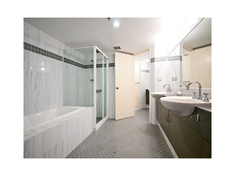 112 ‘Victoria Square’ 15 Victoria Avenue, Broadbeach QLD 4218