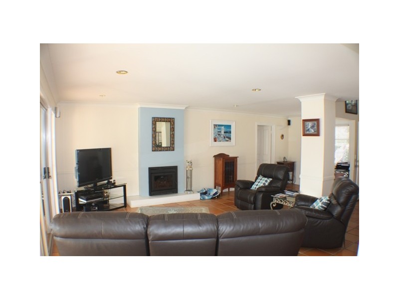 9 Antigua Way, Clear Island Waters QLD 4226