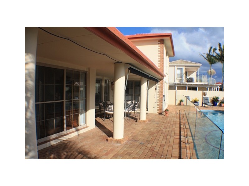 9 Antigua Way, Clear Island Waters QLD 4226