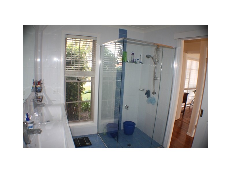 9 Antigua Way, Clear Island Waters QLD 4226