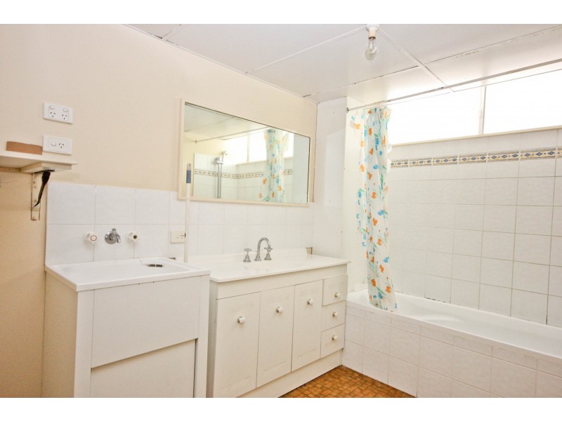 1/3 Old Burleigh Road, Surfers Paradise QLD 4217