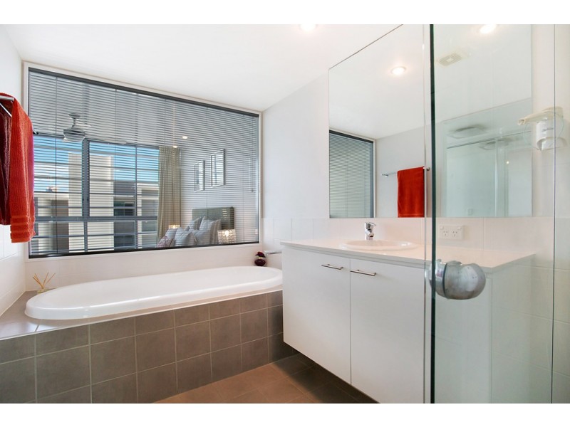 2216 ‘Freshwater Point’ 33 T.E. Peters Drive, Broadbeach Waters QLD 4218