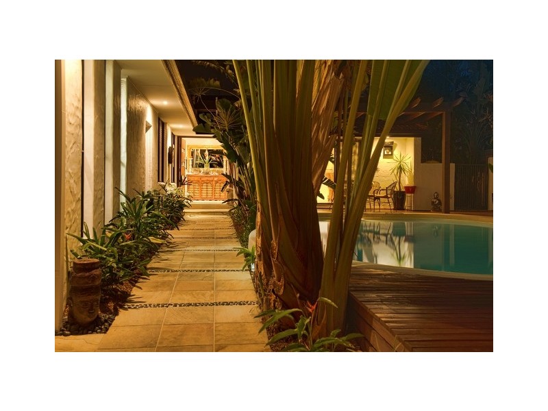 6 Moola Court, Broadbeach Waters QLD 4218