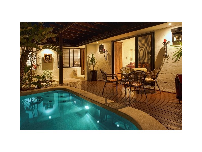 6 Moola Court, Broadbeach Waters QLD 4218