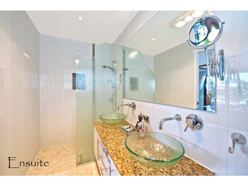 6 Moola Court, Broadbeach Waters QLD 4218