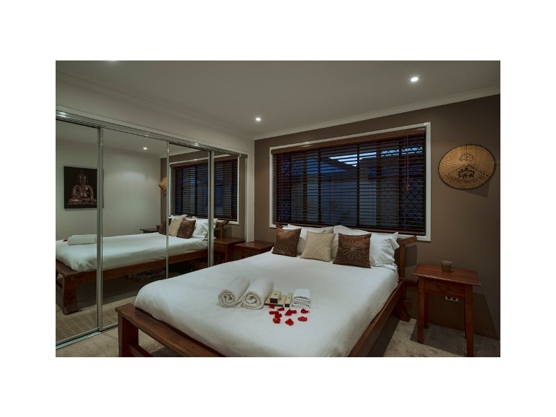 6 Moola Court, Broadbeach Waters QLD 4218