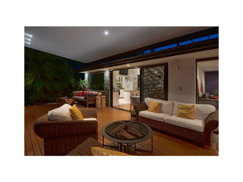 6 Moola Court, Broadbeach Waters QLD 4218