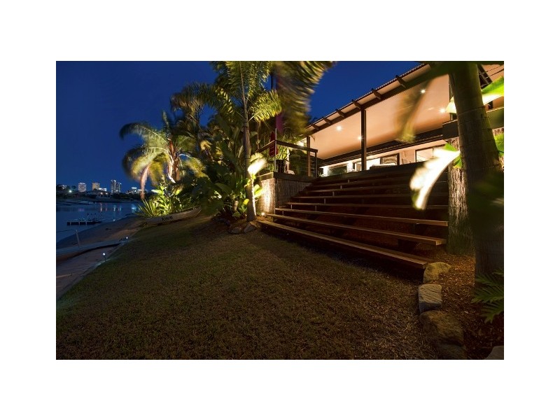 6 Moola Court, Broadbeach Waters QLD 4218