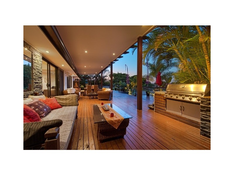 6 Moola Court, Broadbeach Waters QLD 4218