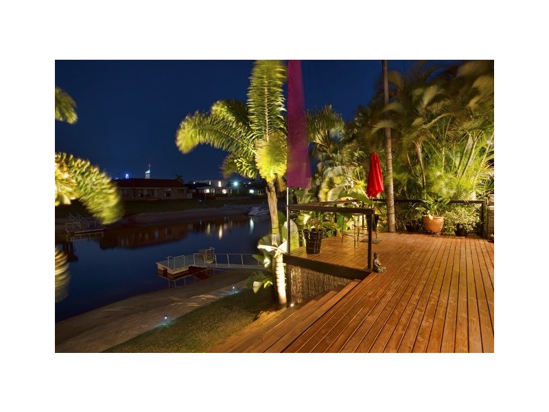 6 Moola Court, Broadbeach Waters QLD 4218