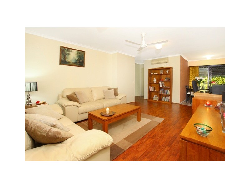 2/4 Gumbeel Court, Highland Park QLD 4211