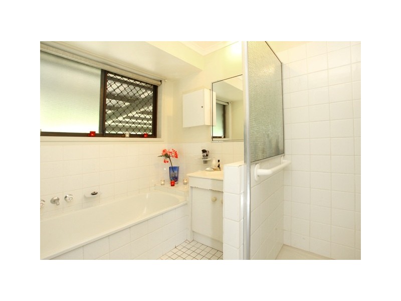 2/4 Gumbeel Court, Highland Park QLD 4211