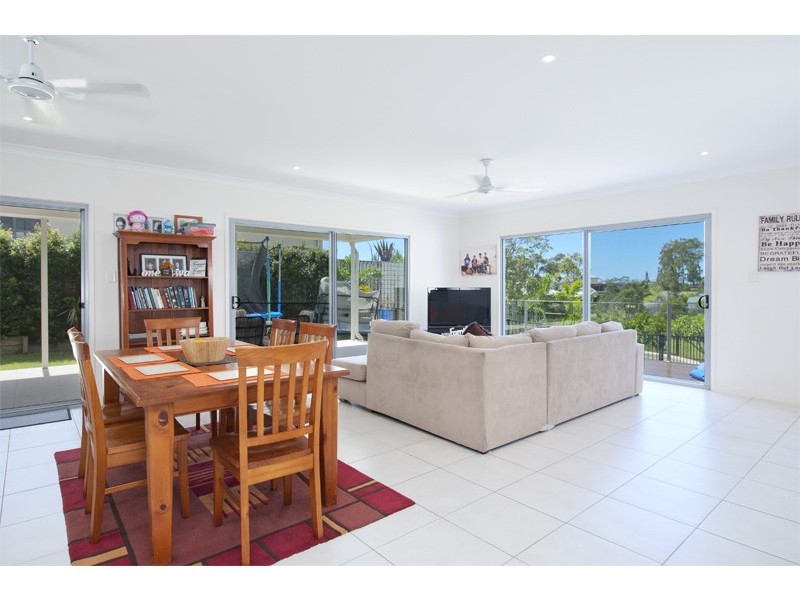 11 Skyburnett Street, Reedy Creek QLD 4227