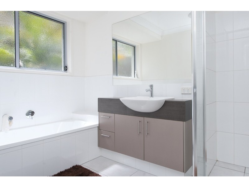 11 Skyburnett Street, Reedy Creek QLD 4227