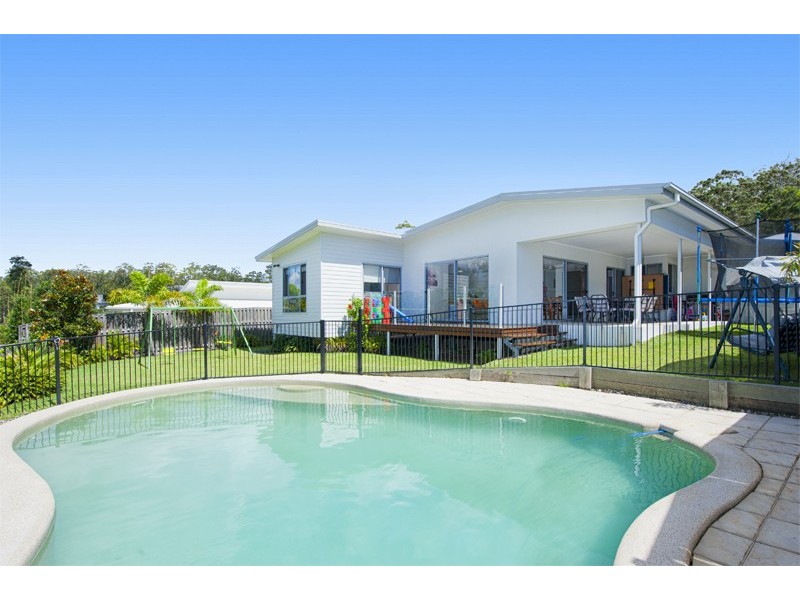 11 Skyburnett Street, Reedy Creek QLD 4227