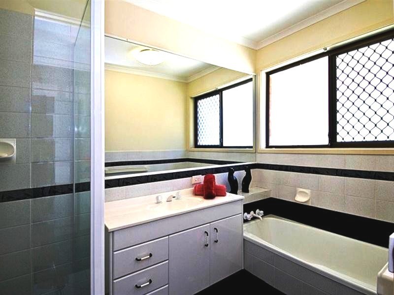 36 Claymore Crescent, Sorrento QLD 4217