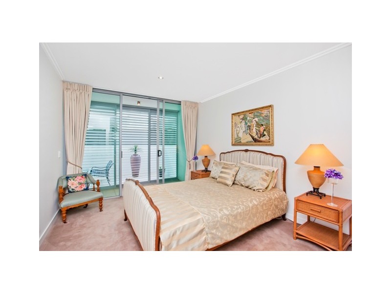 Villa 2 Freshwater 33 TE Peters Drive, Broadbeach QLD 4218