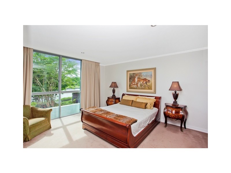 Villa 2 Freshwater 33 TE Peters Drive, Broadbeach QLD 4218